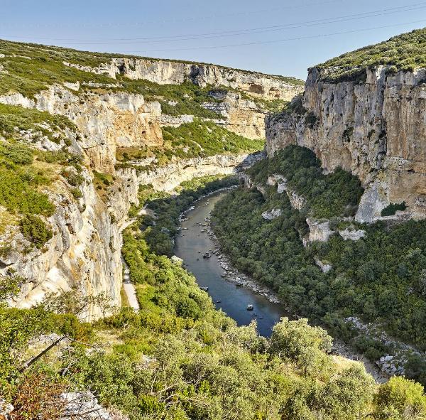 Rivière dans la gorge